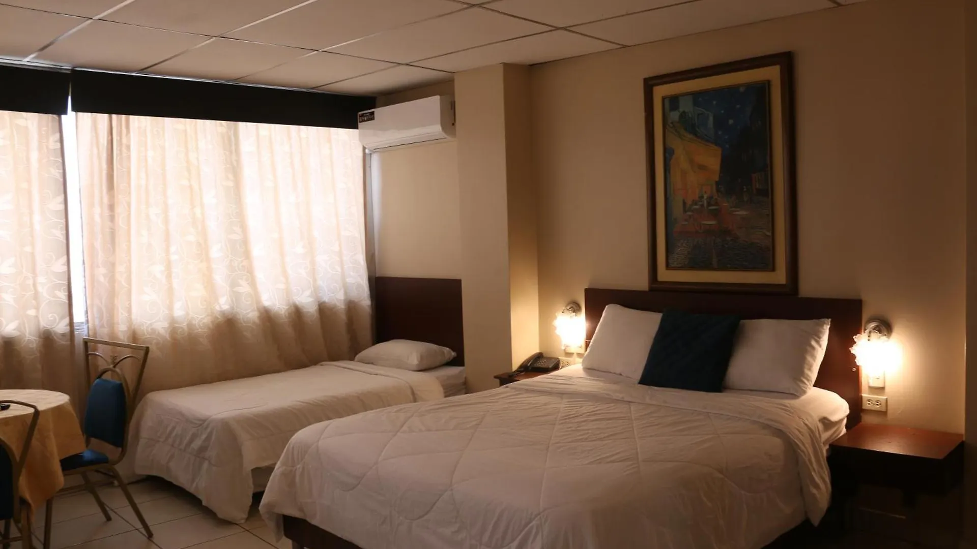 Tropical Inn Hotel グアヤキル