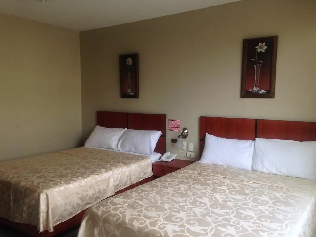 Tropical Inn Hotel グアヤキル