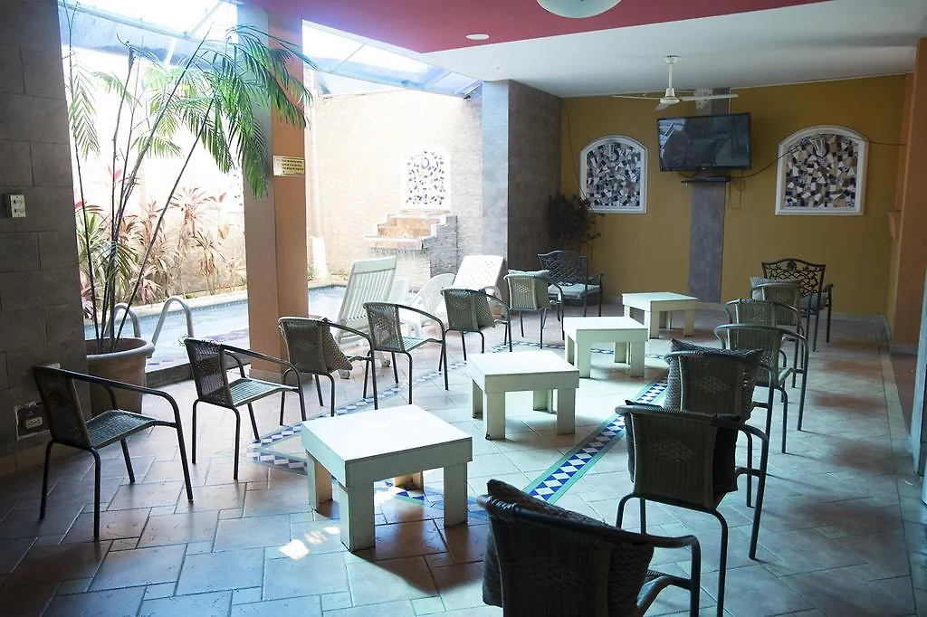 Tropical Inn Hotel グアヤキル 2*,  エクアドル