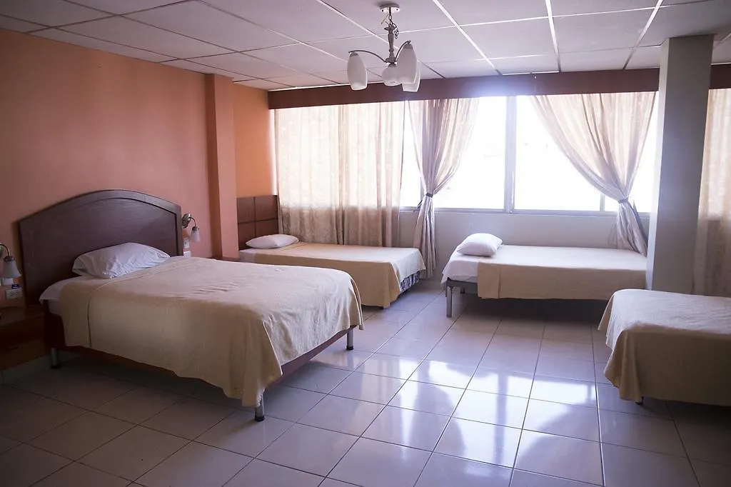 Tropical Inn Hotel グアヤキル