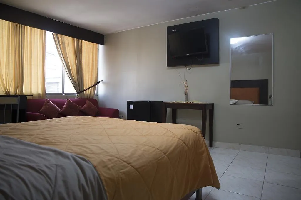 Tropical Inn Hotel グアヤキル