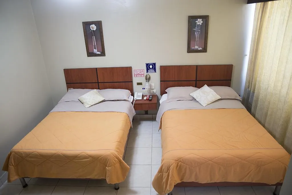 Tropical Inn Hotel グアヤキル