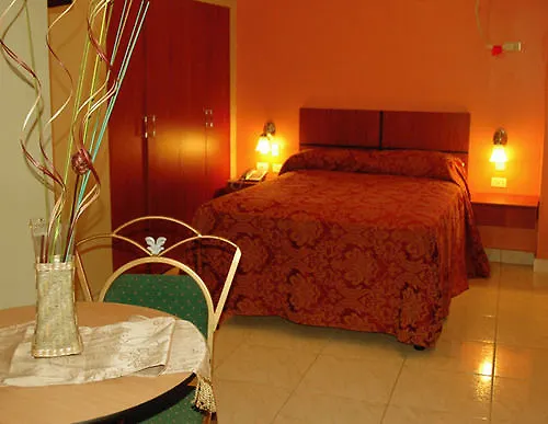 Tropical Inn Hotel グアヤキル