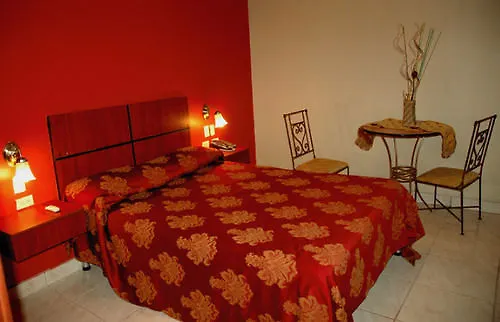 Tropical Inn Hotel グアヤキル