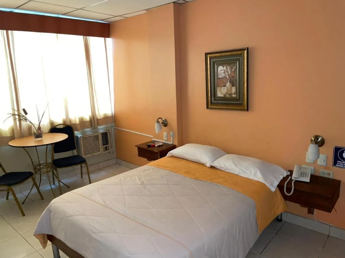 Tropical Inn Hotel Γκουαγιακίλ