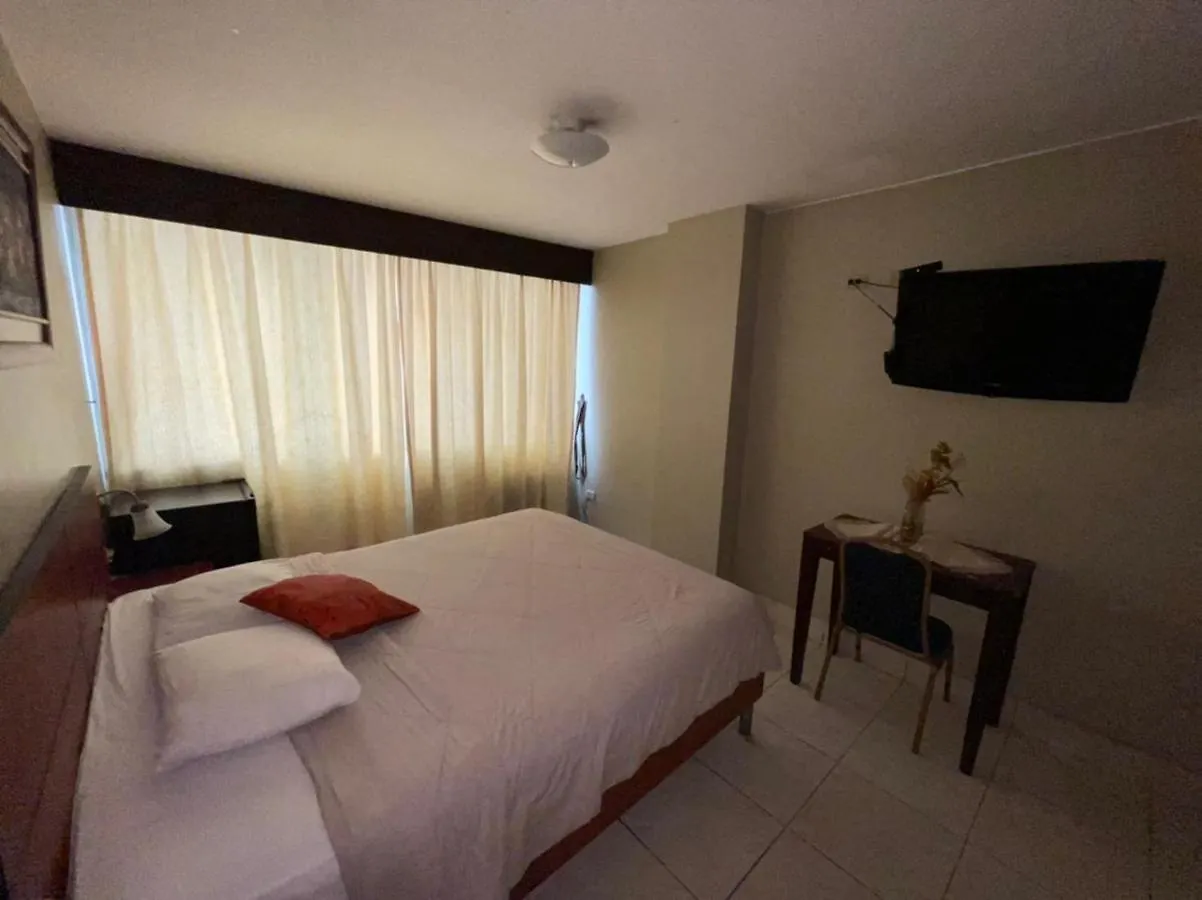Tropical Inn Hotel Γκουαγιακίλ