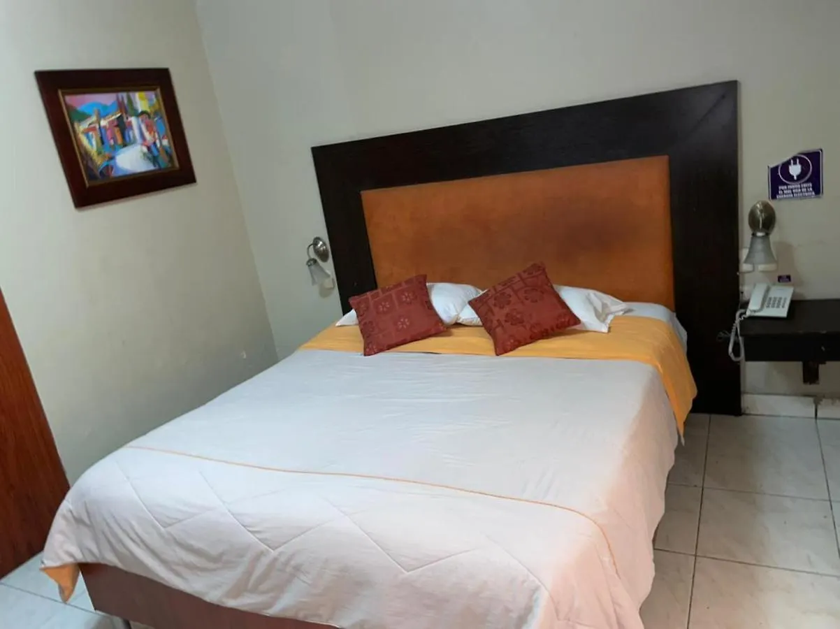 Tropical Inn Hotel Γκουαγιακίλ