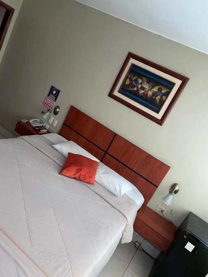 Tropical Inn Hotel Γκουαγιακίλ