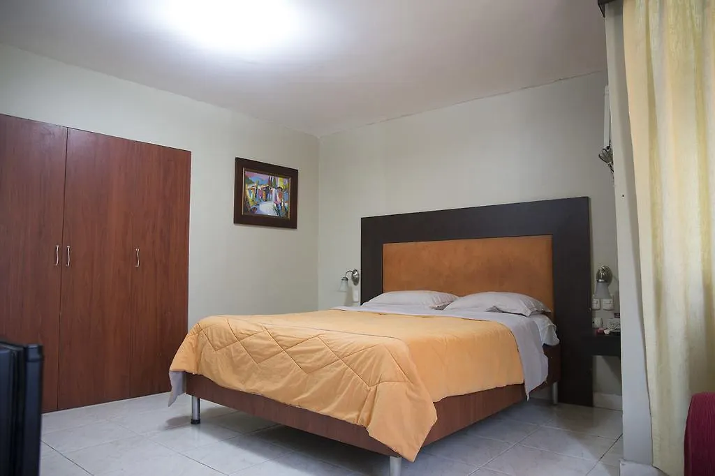 Tropical Inn Hotel Γκουαγιακίλ