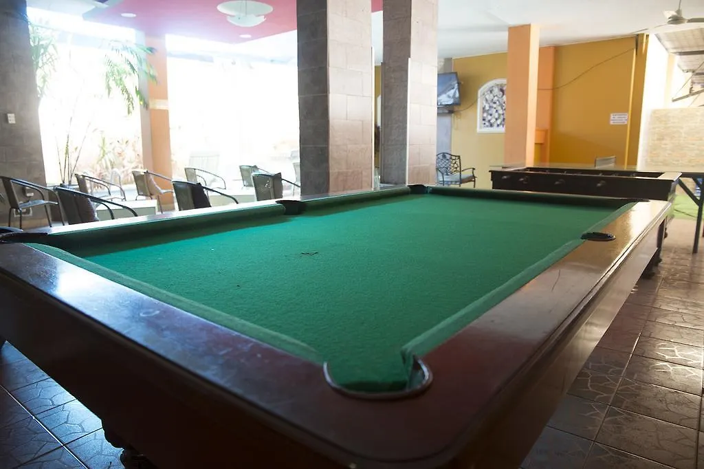 Tropical Inn Hotel Γκουαγιακίλ