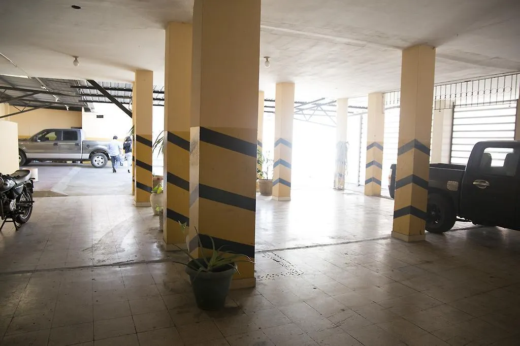 **  Tropical Inn Hotel Γκουαγιακίλ Ισημερινός