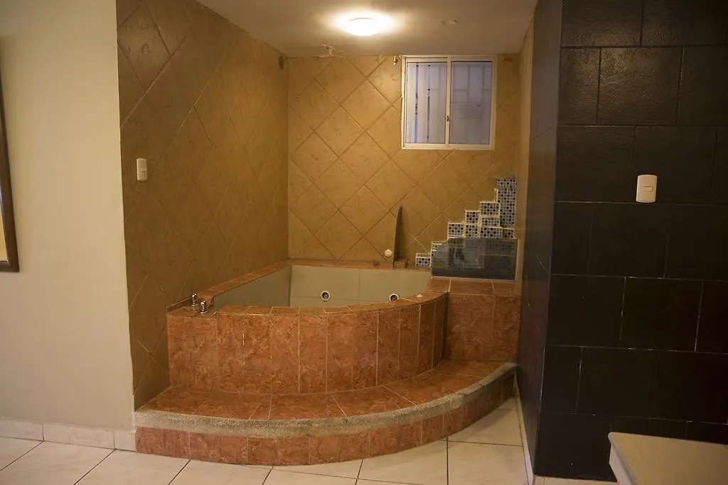 Tropical Inn Hotel Γκουαγιακίλ 2*,  Ισημερινός