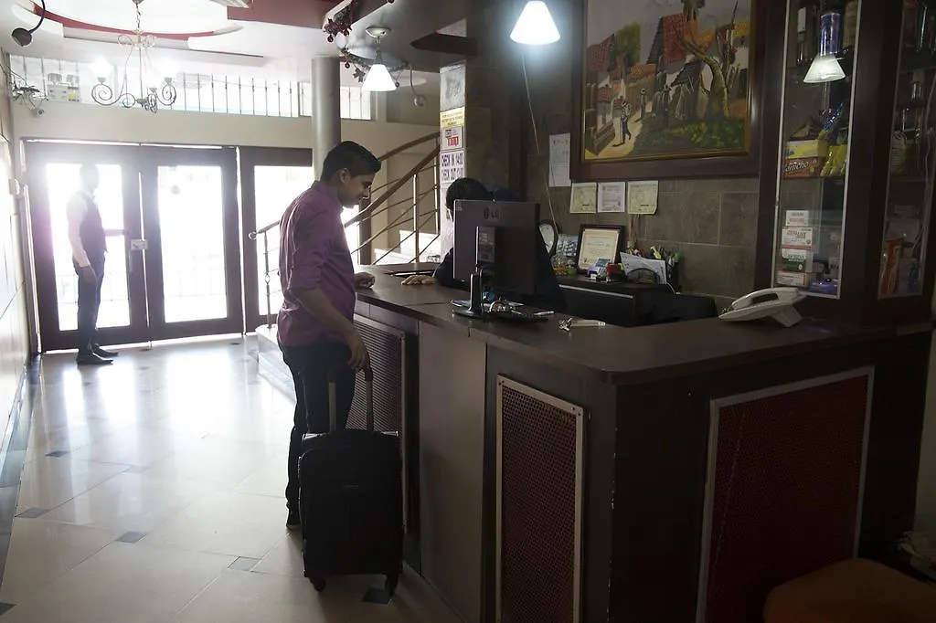 Tropical Inn Hotel Γκουαγιακίλ 2*,
