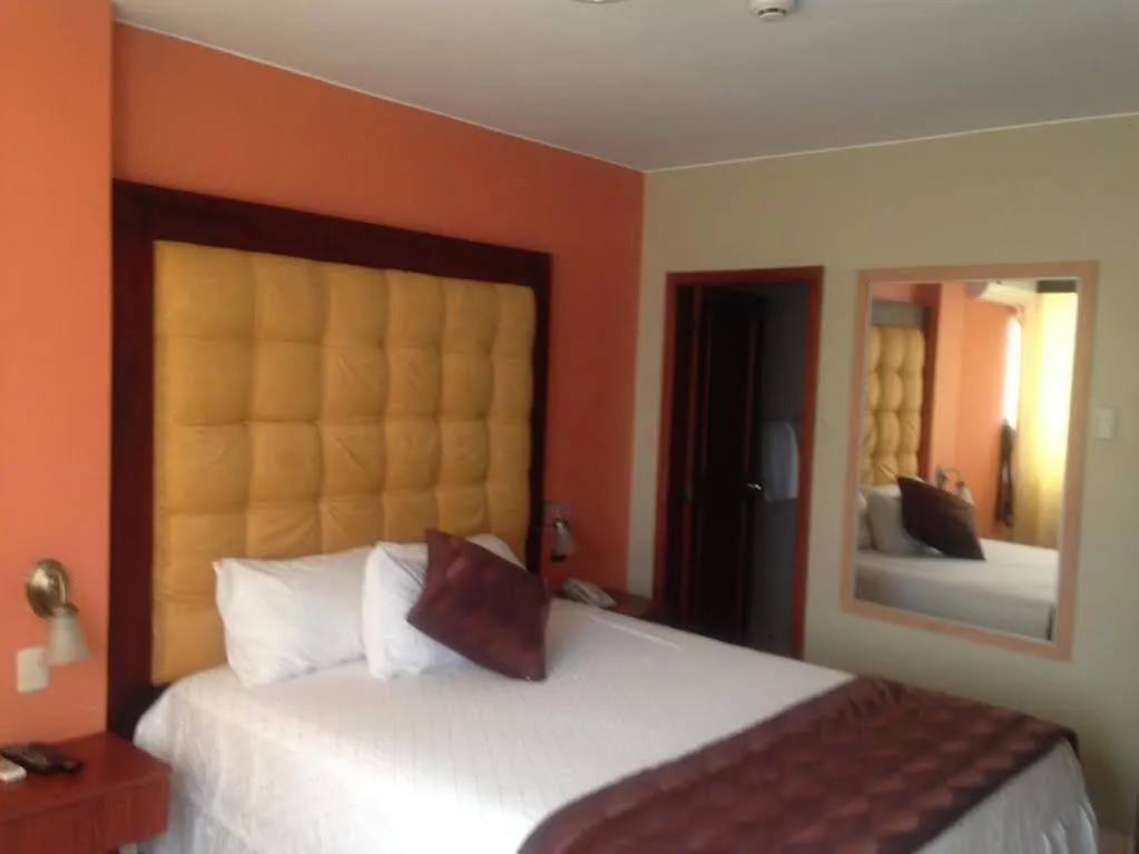 Tropical Inn Hotel Γκουαγιακίλ