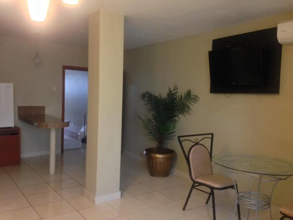 Tropical Inn Hotel Γκουαγιακίλ