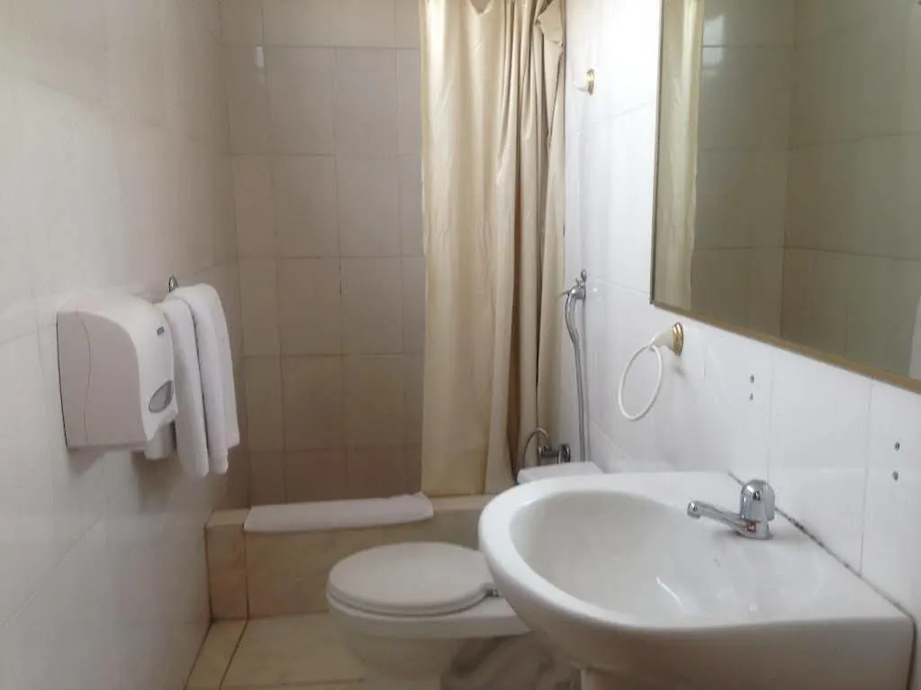Tropical Inn Hotel Γκουαγιακίλ