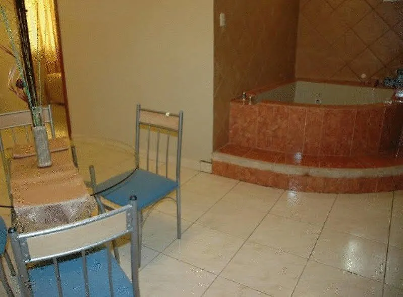 Tropical Inn Hotel Γκουαγιακίλ